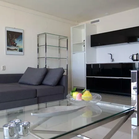 Apartment First Line Duplex Puerto Banus Sleeps 8 People Marbella